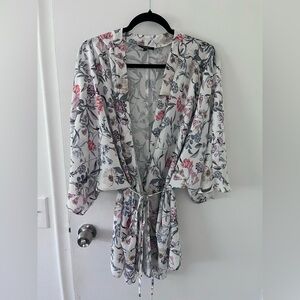 New Look White and Pink Floral Kimono top with ties